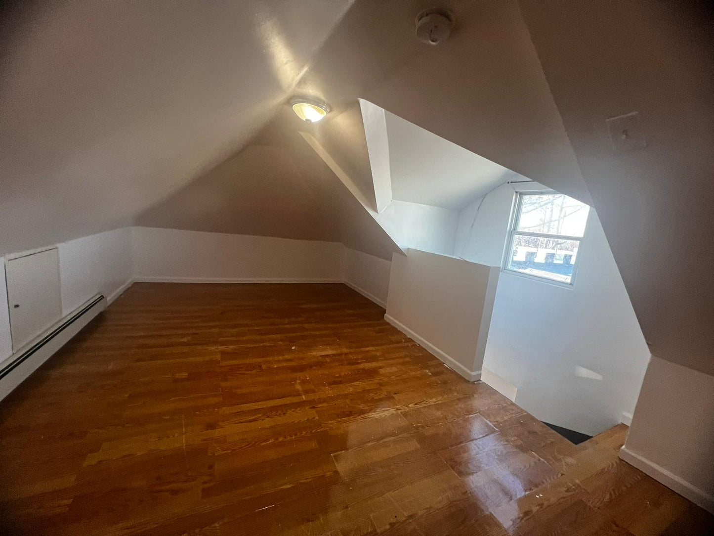 Private room for rent for a woman in East Elmhurst