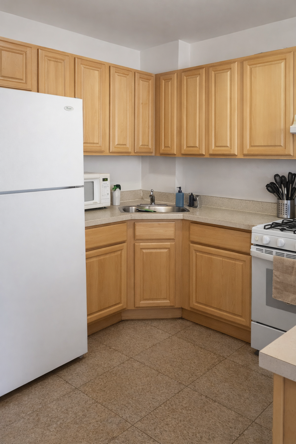 ¡Hermosa Habitación Amoblada en Woodside – Disponible Ahora! 🏡 Primer Piso ✨
