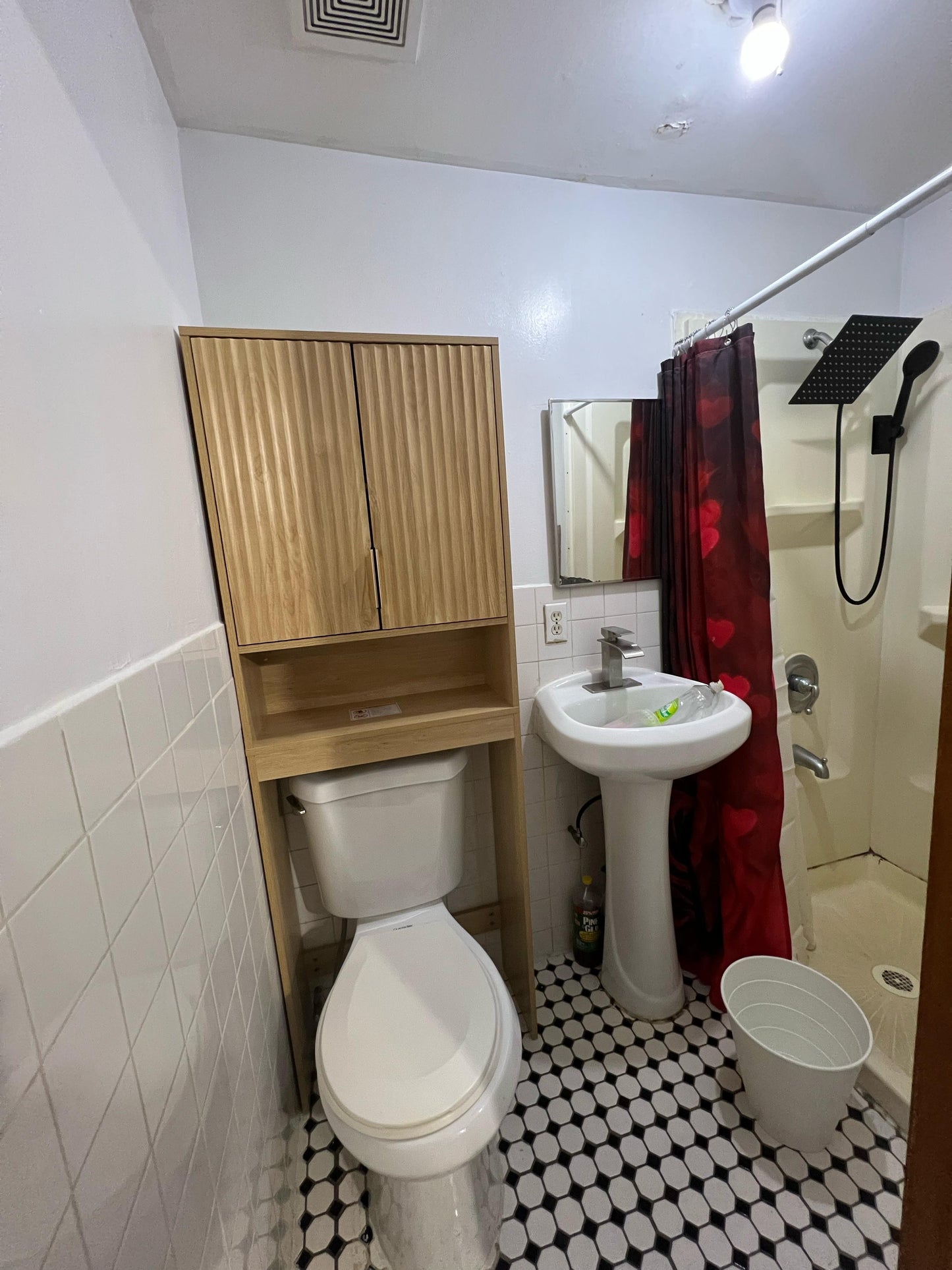 ROOM for rent with private bathroom in Woodside