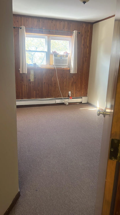 Habitación amplia con buena iluminación, closet, aire acondicionado y calefacción