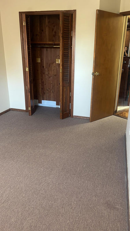 Habitación amplia con buena iluminación, closet, aire acondicionado y calefacción