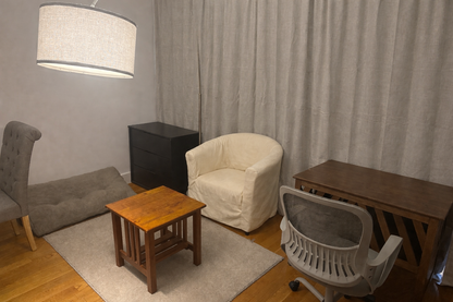 Habitación privada sin amoblar en Elmhurst, Queens. Frente al Mall