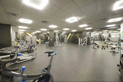 Habitación privada sin amoblar en Elmhurst, Queens. Frente al Mall