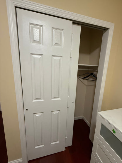 Habitación para una mujer disponible desde el 1 de marzo muy buen vecindario