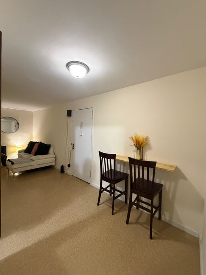 HABITACIÓN LUMINOSA EN CONJUNTO CON PISCINA