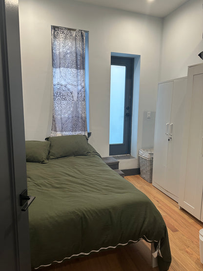 Habitación privada amoblada con patio Privado