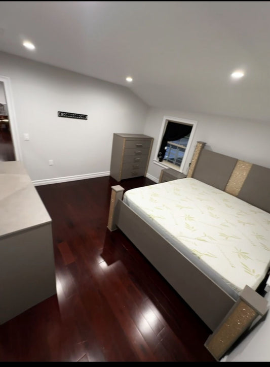 Habitación grande en casa hermosa en South Ozone Park