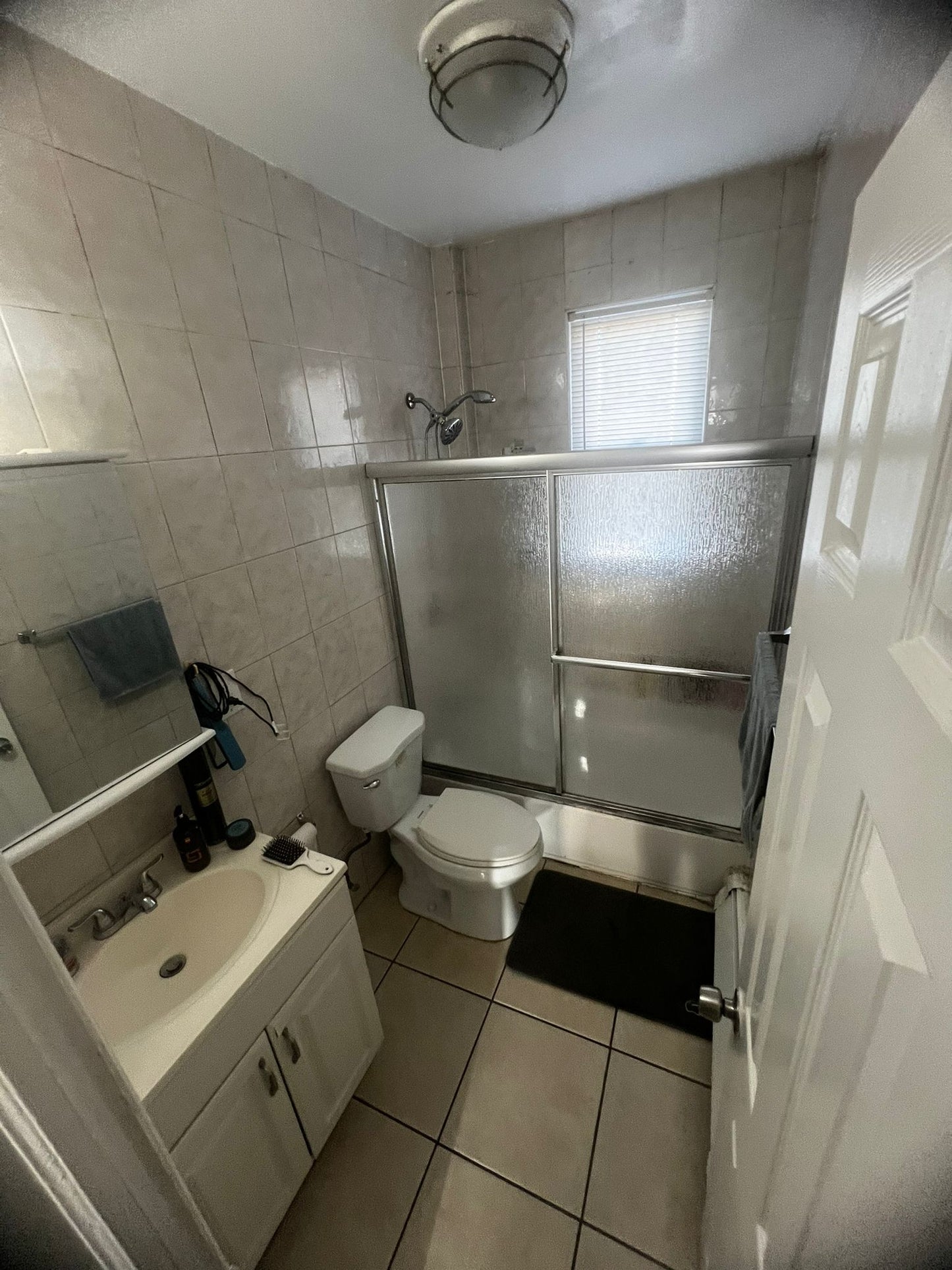 Private room for rent for a woman in East Elmhurst