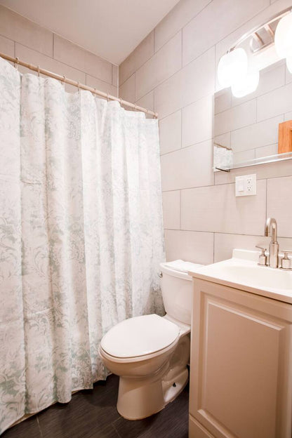 ¡Hermoso studio disponible en Ridgewood! 🏡