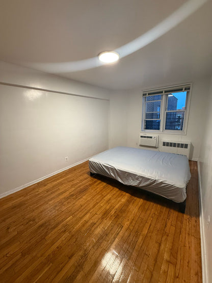 Private room in Queens, near the 7 train.