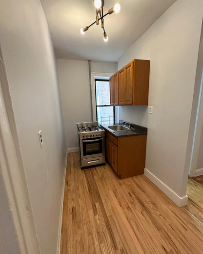Apartment for rent in Ridgewood!