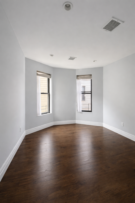 Habitación Privada Sin Amoblar en Cypress Hills