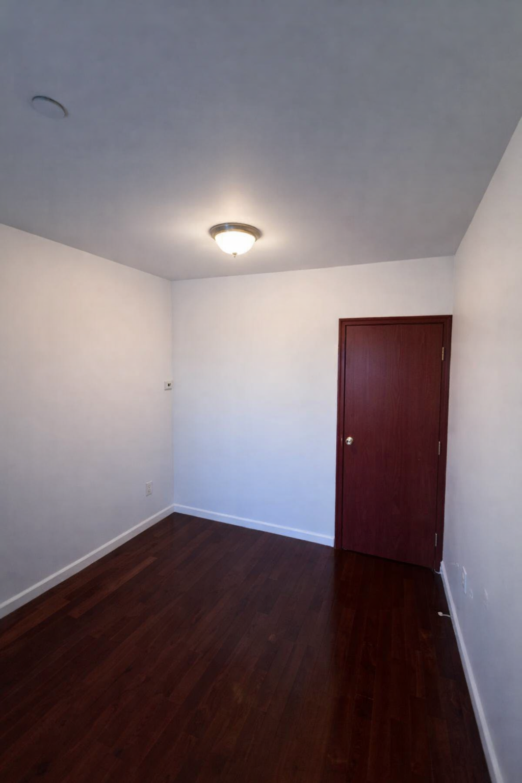 Private room one block from Train Station 7