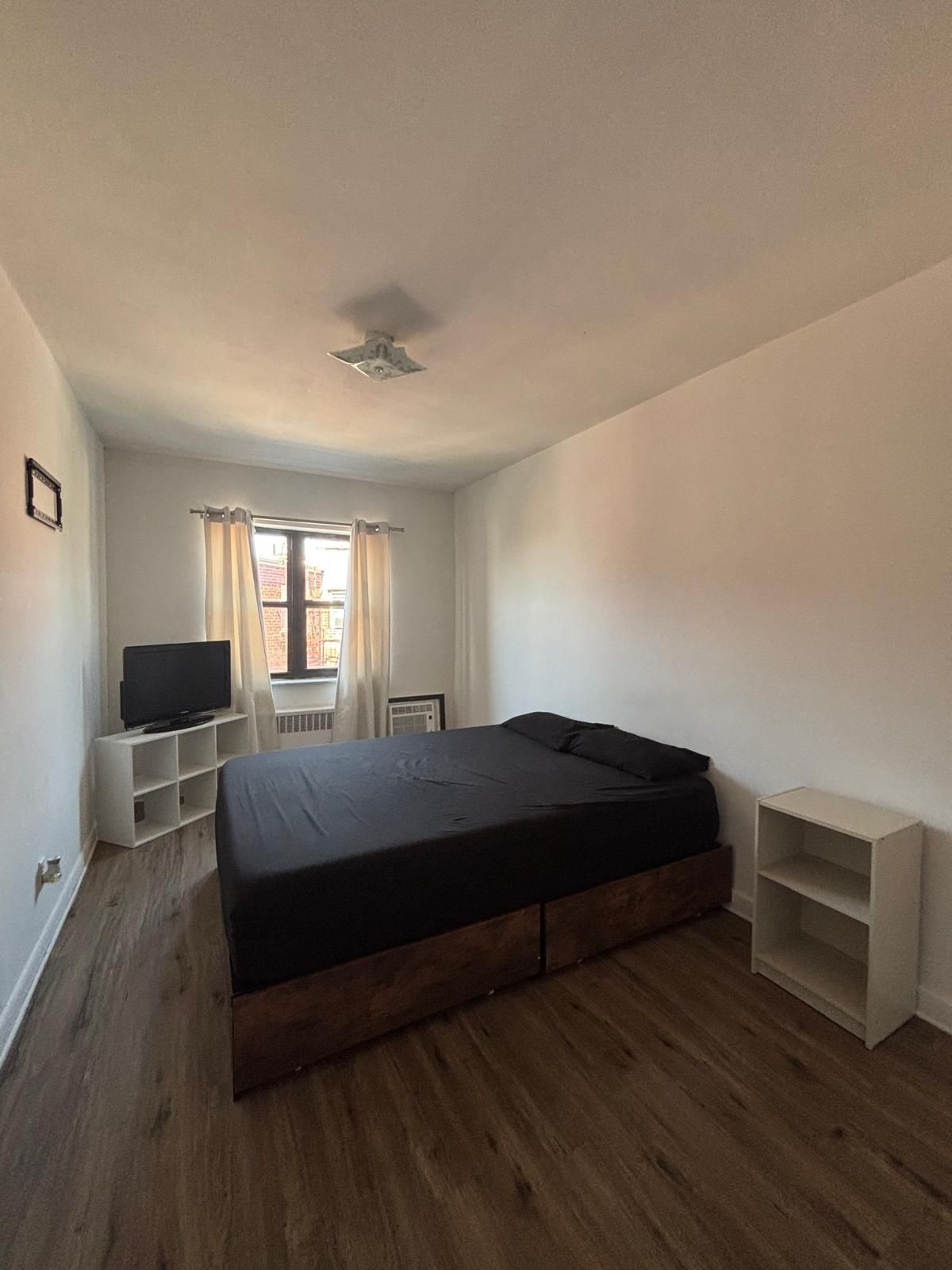 Habitación privada en Maspeth!