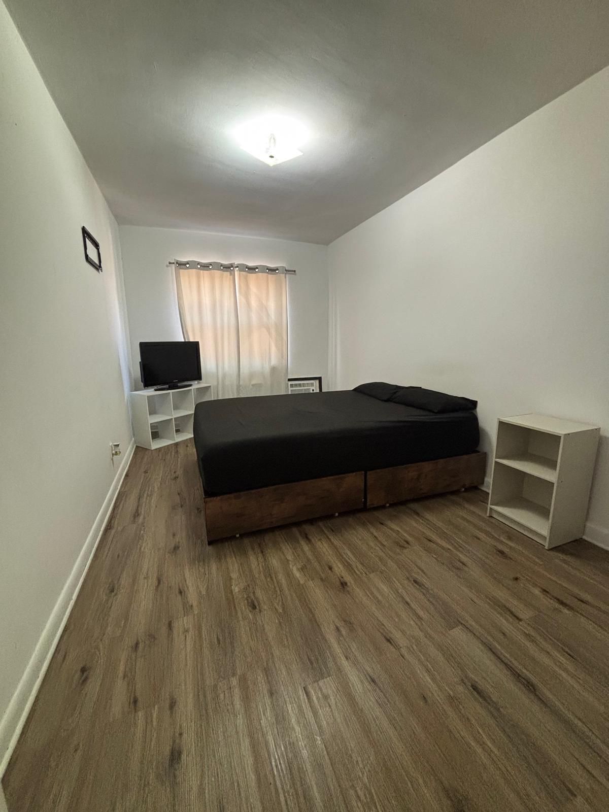 Habitación privada en Maspeth!