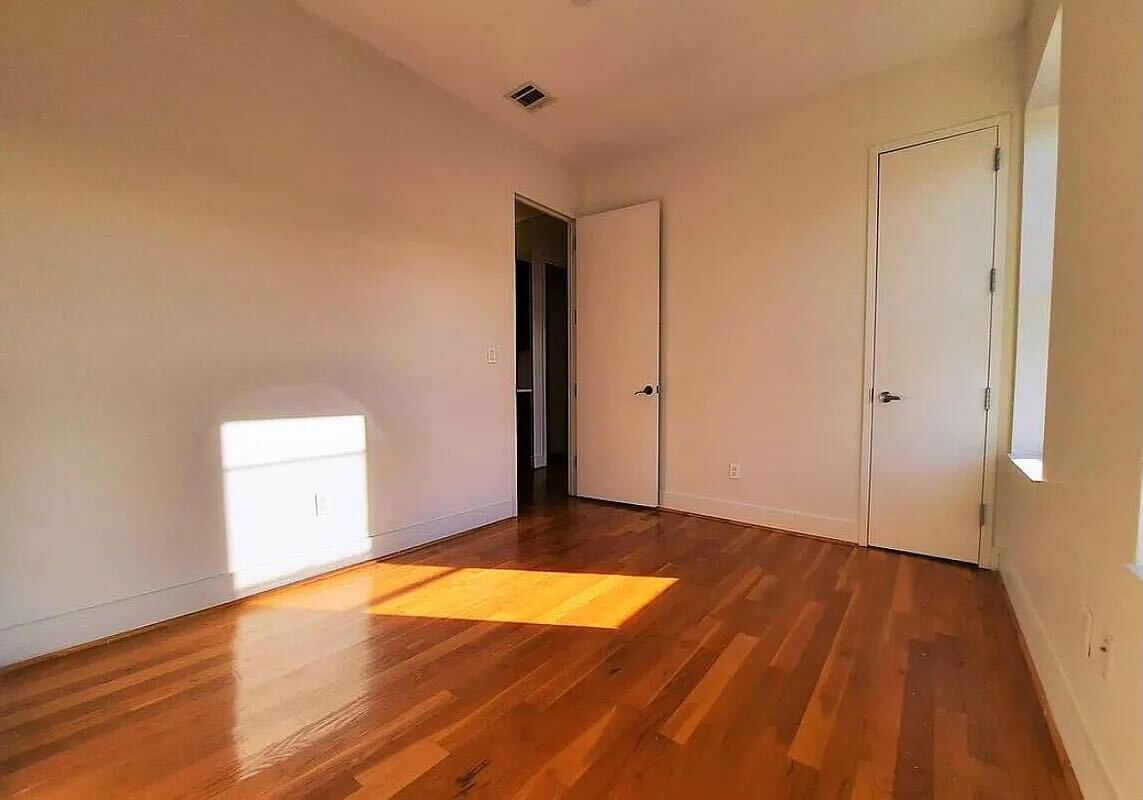 Modern 4 Bedroom / 1 Bathroom