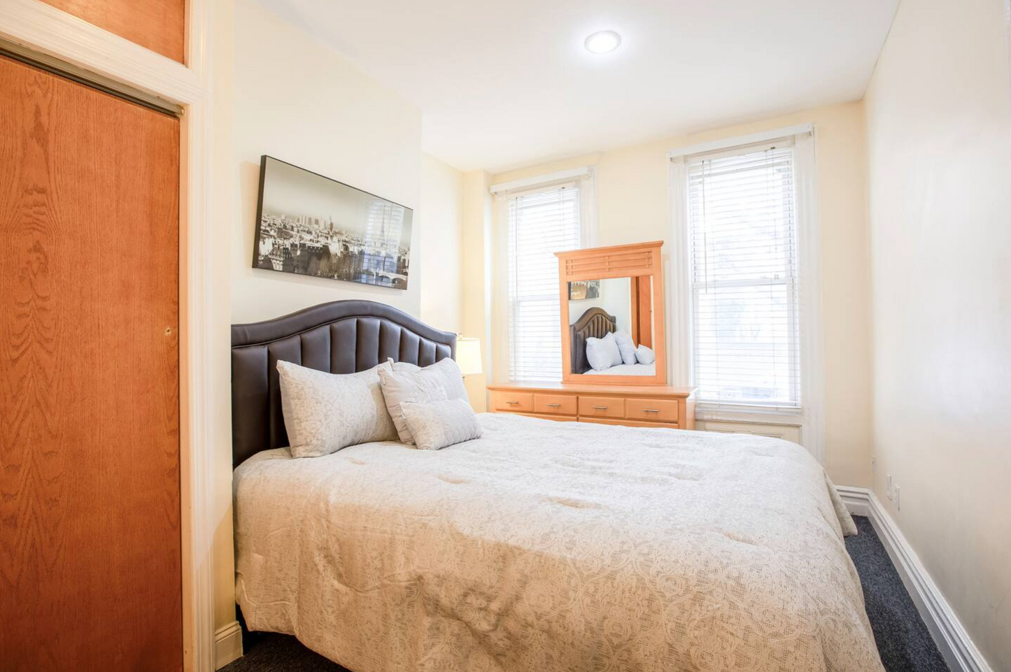 Spacious 2-Bedroom in Ridgewood – Prime Location Near the Train