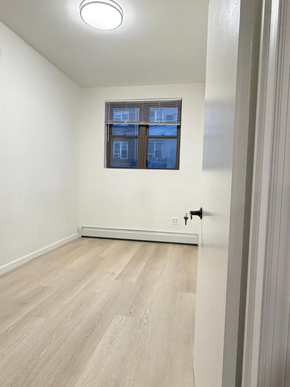 Habitación privada sin amoblar en Sunnyside, Queens muy cerca de Manhattan