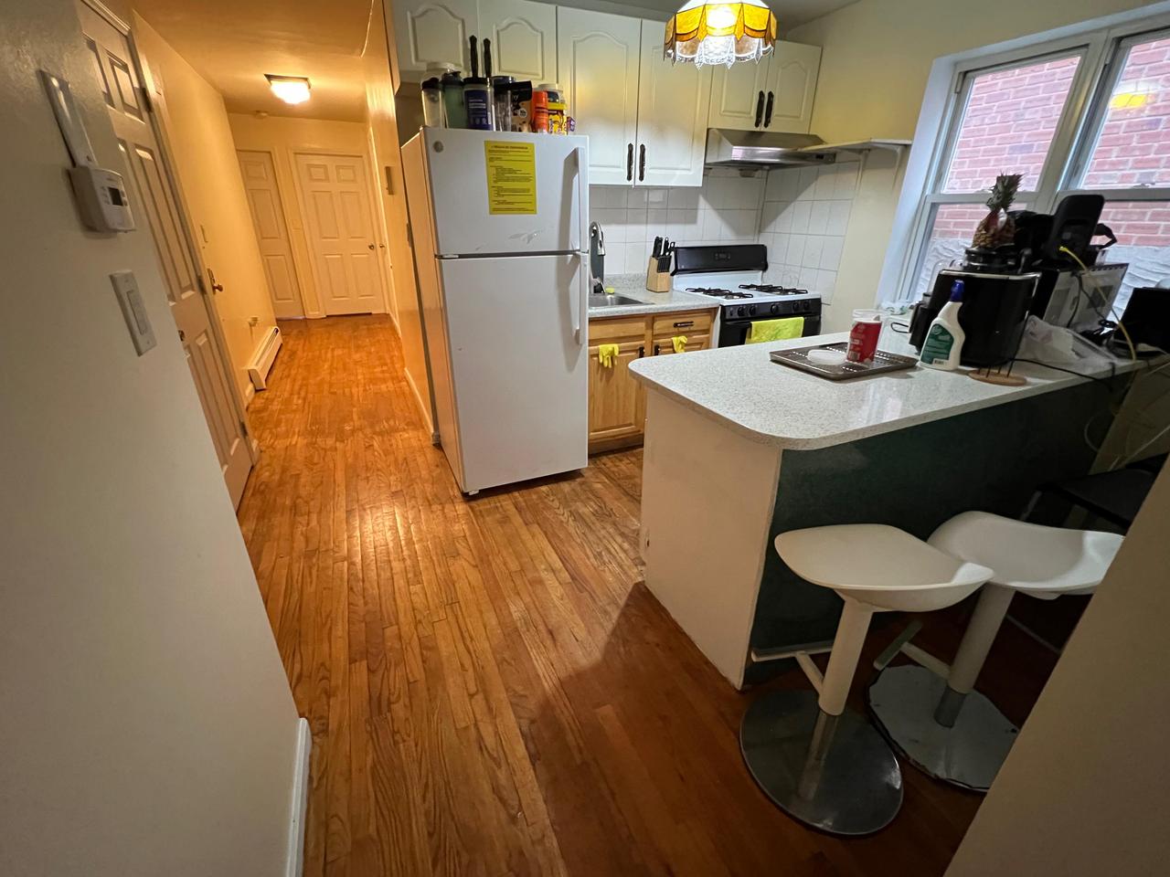 Linda habitación amoblada con baño privado en Woodside.