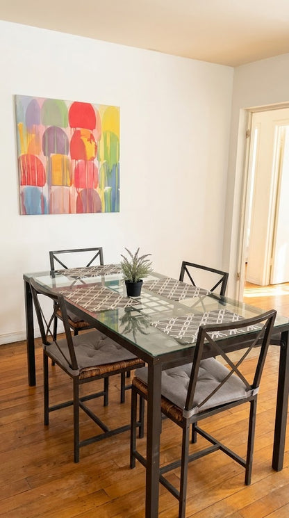¡Hermosa Habitación Amoblada en Woodside – Disponible Ahora! 🏡 Primer Piso ✨