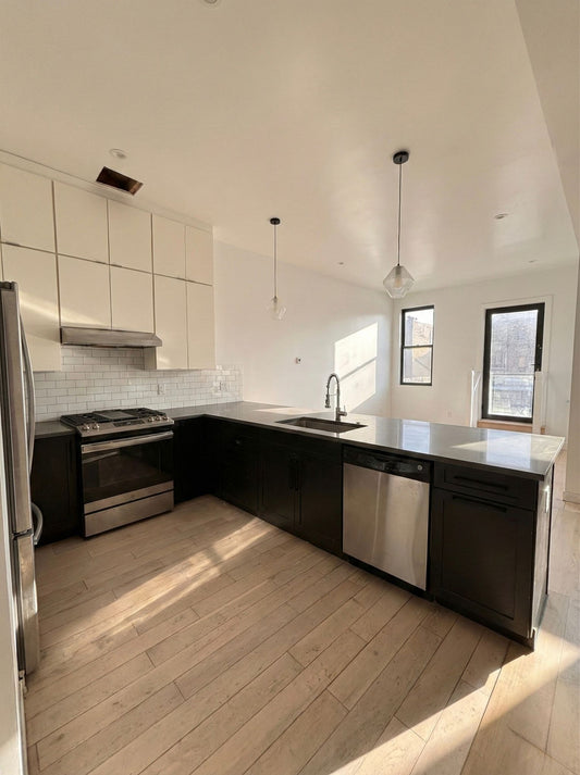 Spacious 5 Bedroom, 3 Bathroom Apartment in Bushwick