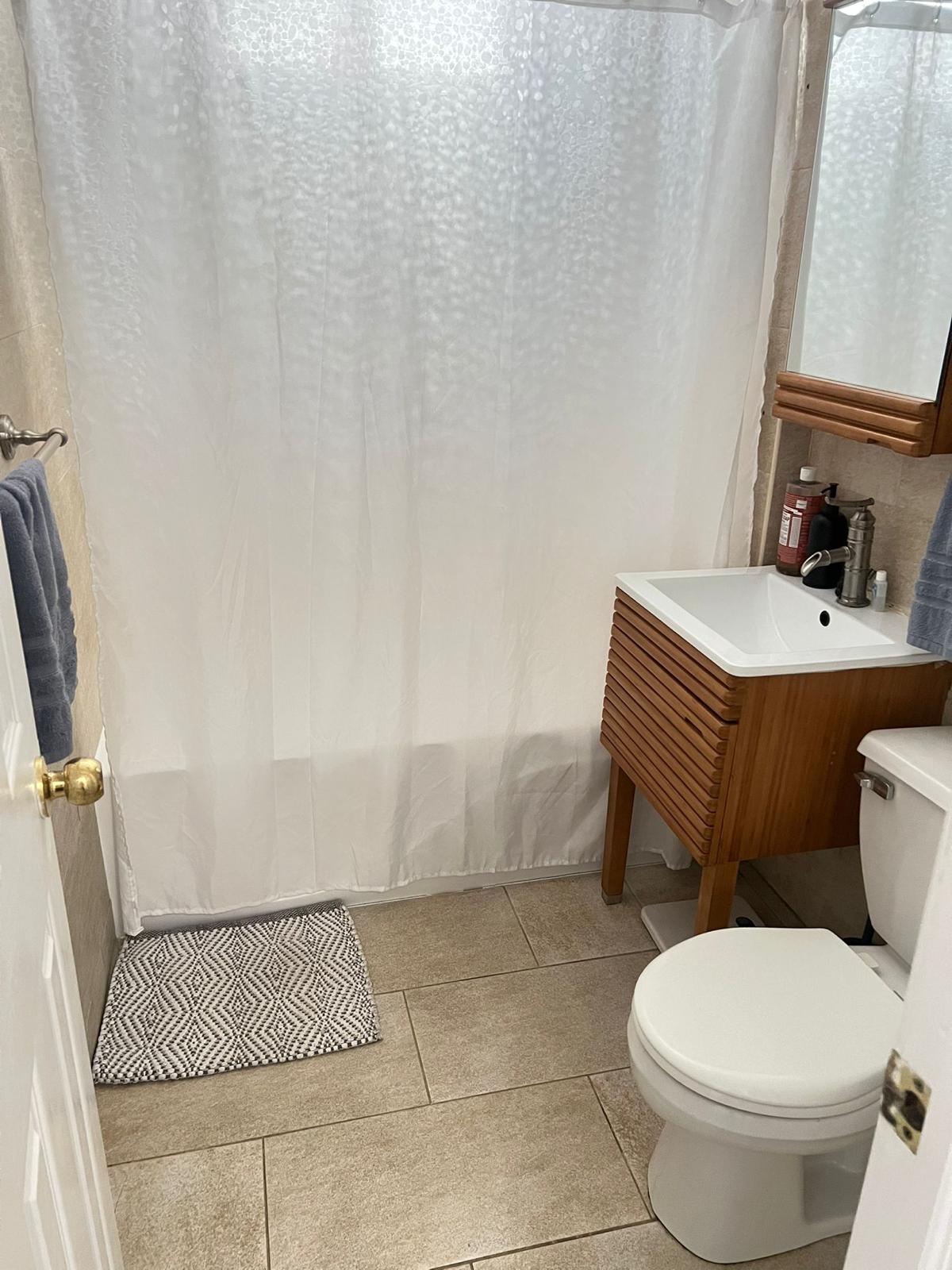 Cozy room for rent in Jackson Heights!