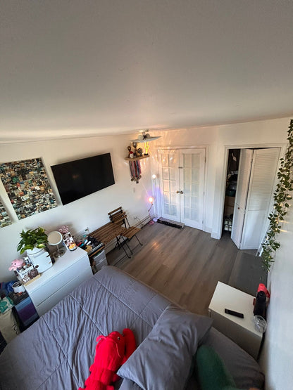 ¡Amplia y cómoda habitación en Ridgewood!