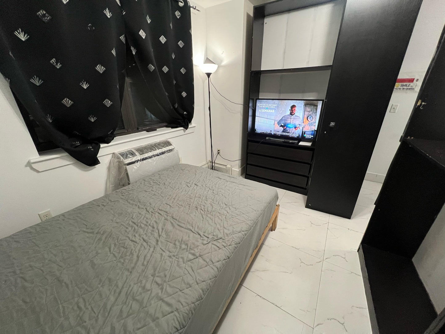 Room for rent in ELMHURST available now!