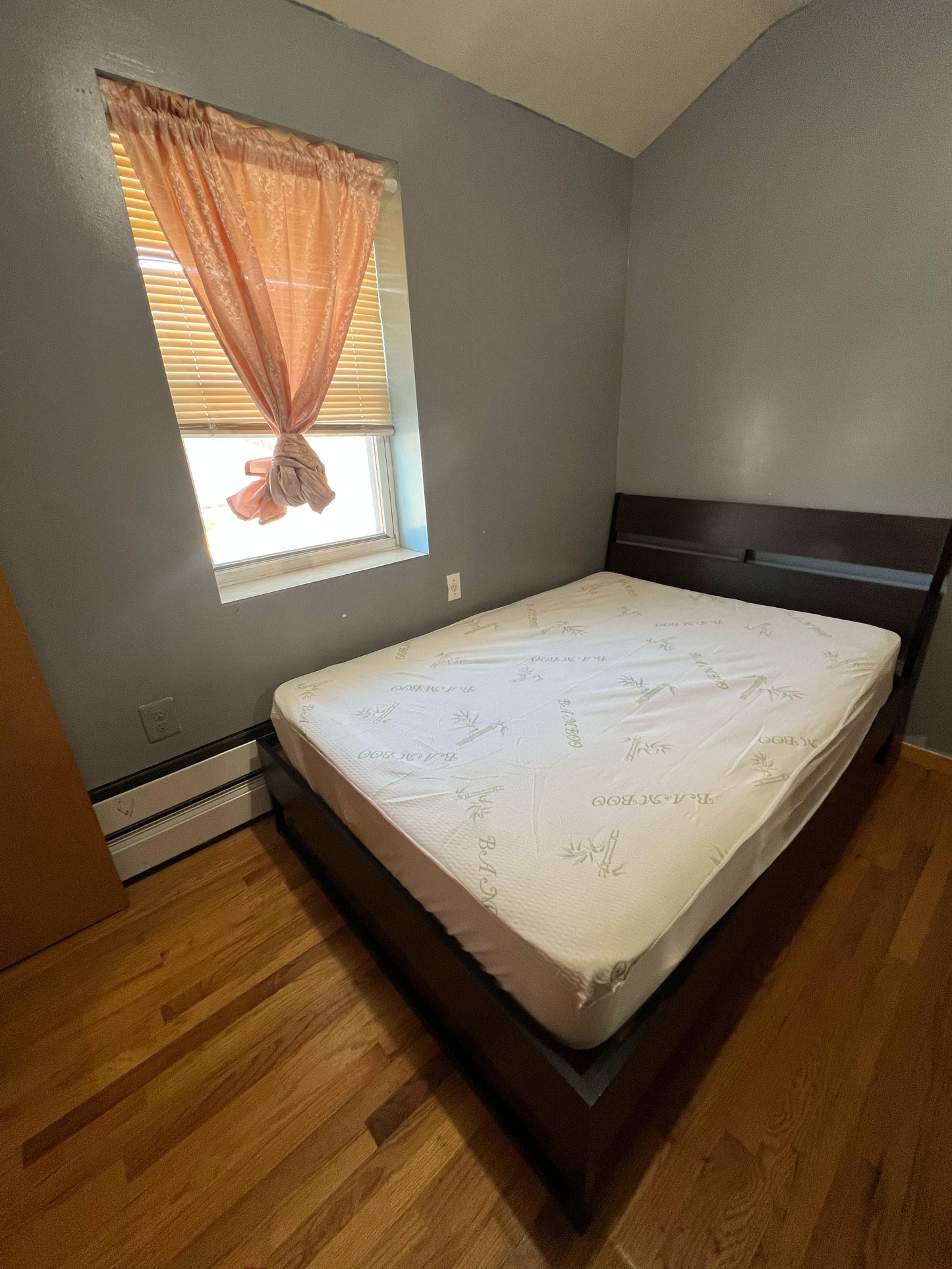 Room for rent in Elmhurst!