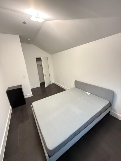 Furnished Private Room Near the Train (Queens)