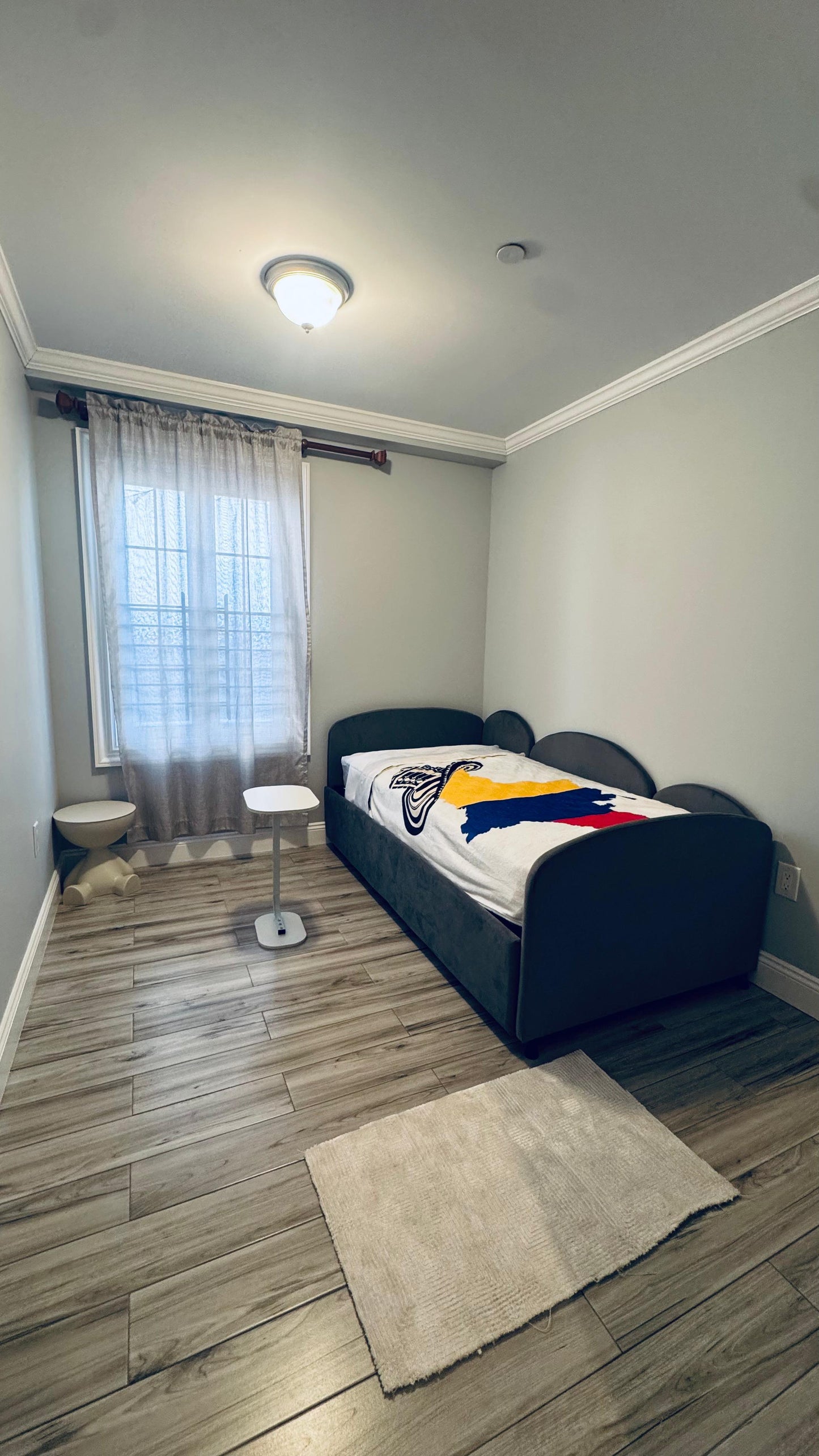 Furnished room for rent in St. Albans. Excellent location: 10 minutes from JFK and with very good transport links.