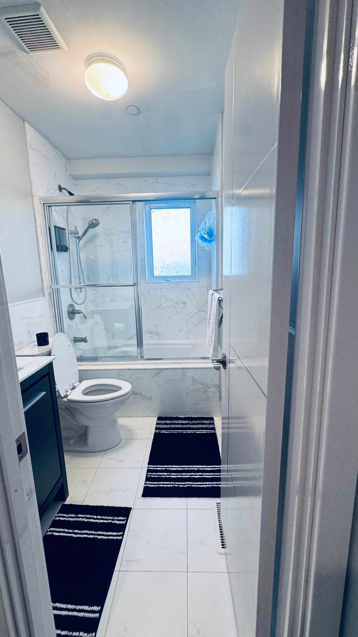 Furnished room for rent in St. Albans. Excellent location: 10 minutes from JFK and with very good transport links.