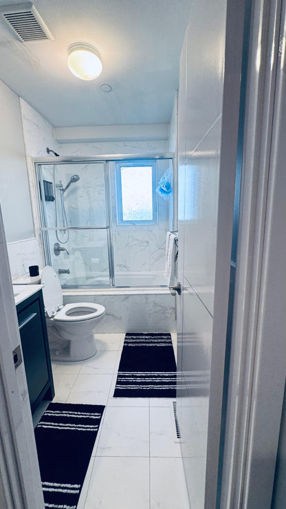 Furnished room for rent in St. Albans. Excellent location: 10 minutes from JFK and with very good transport links.