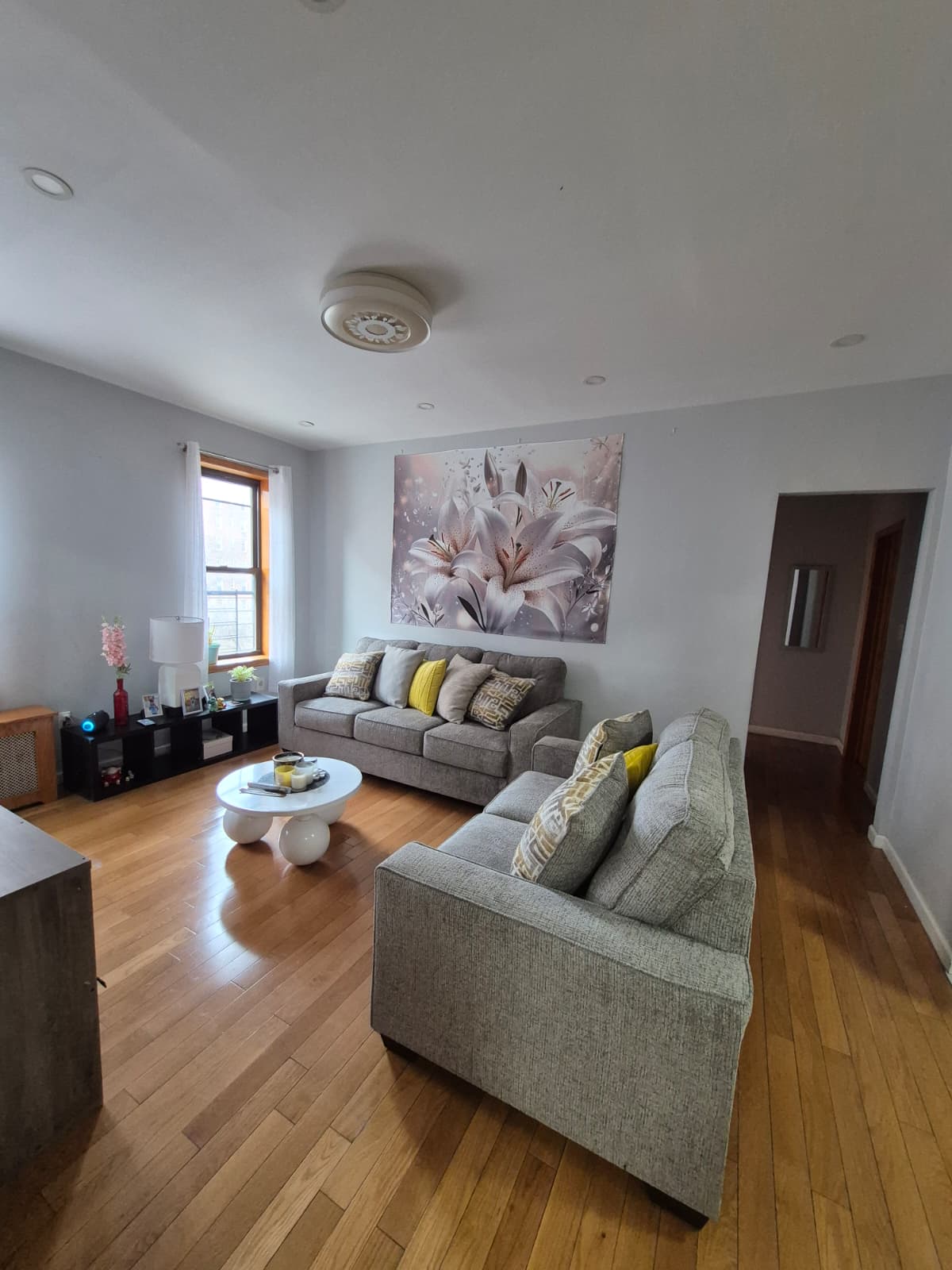 Private room for rent in Jackson Heights!